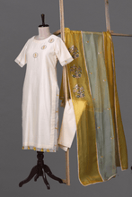 Load image into Gallery viewer, IVORY 3 CIRCLE SUIT - The Pink Gota