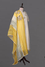 Load image into Gallery viewer, IVORY 3 CIRCLE SUIT - The Pink Gota