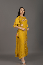 Load image into Gallery viewer, SCALLOPS IRA DORI - The Pink Gota 
